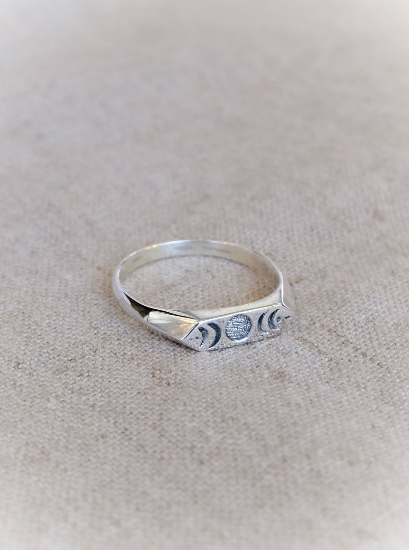 Moon Phase Ring in Silver