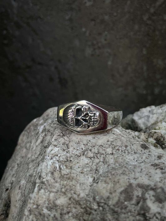 Skull Ring in Silver