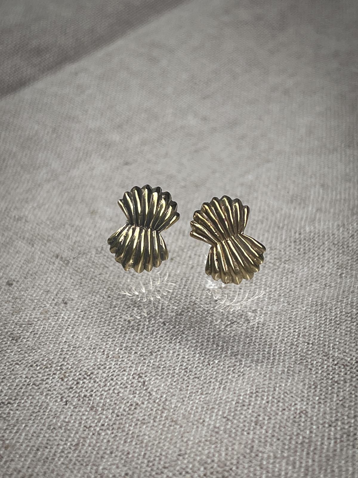 Venus Double Stud in Brass